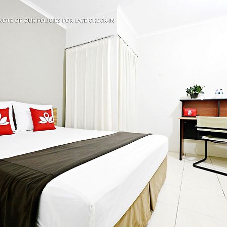 Zen Rooms Mampang Prapatan Джакарта Экстерьер фото