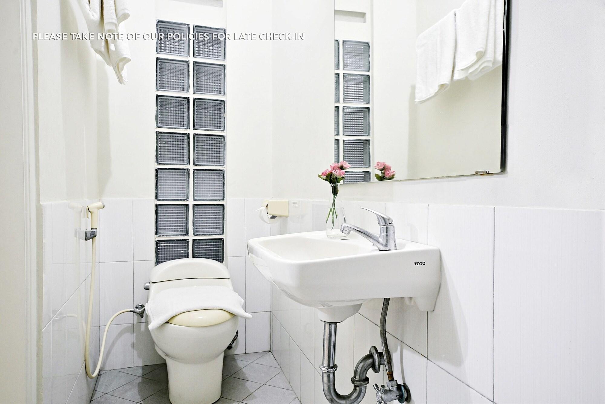 Zen Rooms Mampang Prapatan Джакарта Экстерьер фото
