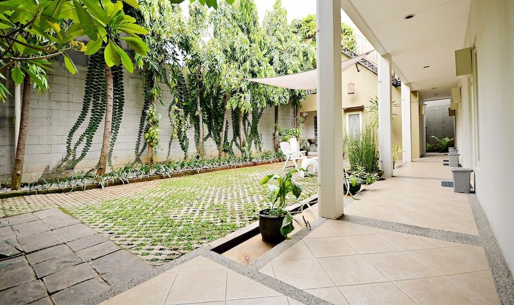 Zen Rooms Mampang Prapatan Джакарта Экстерьер фото