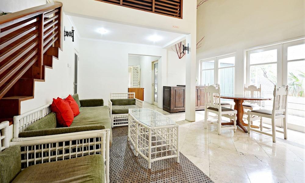 Zen Rooms Mampang Prapatan Джакарта Экстерьер фото