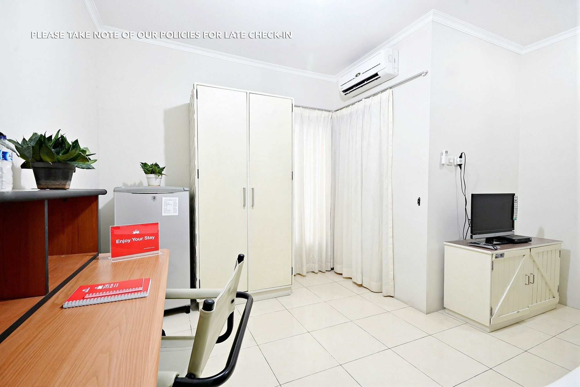 Zen Rooms Mampang Prapatan Джакарта Экстерьер фото