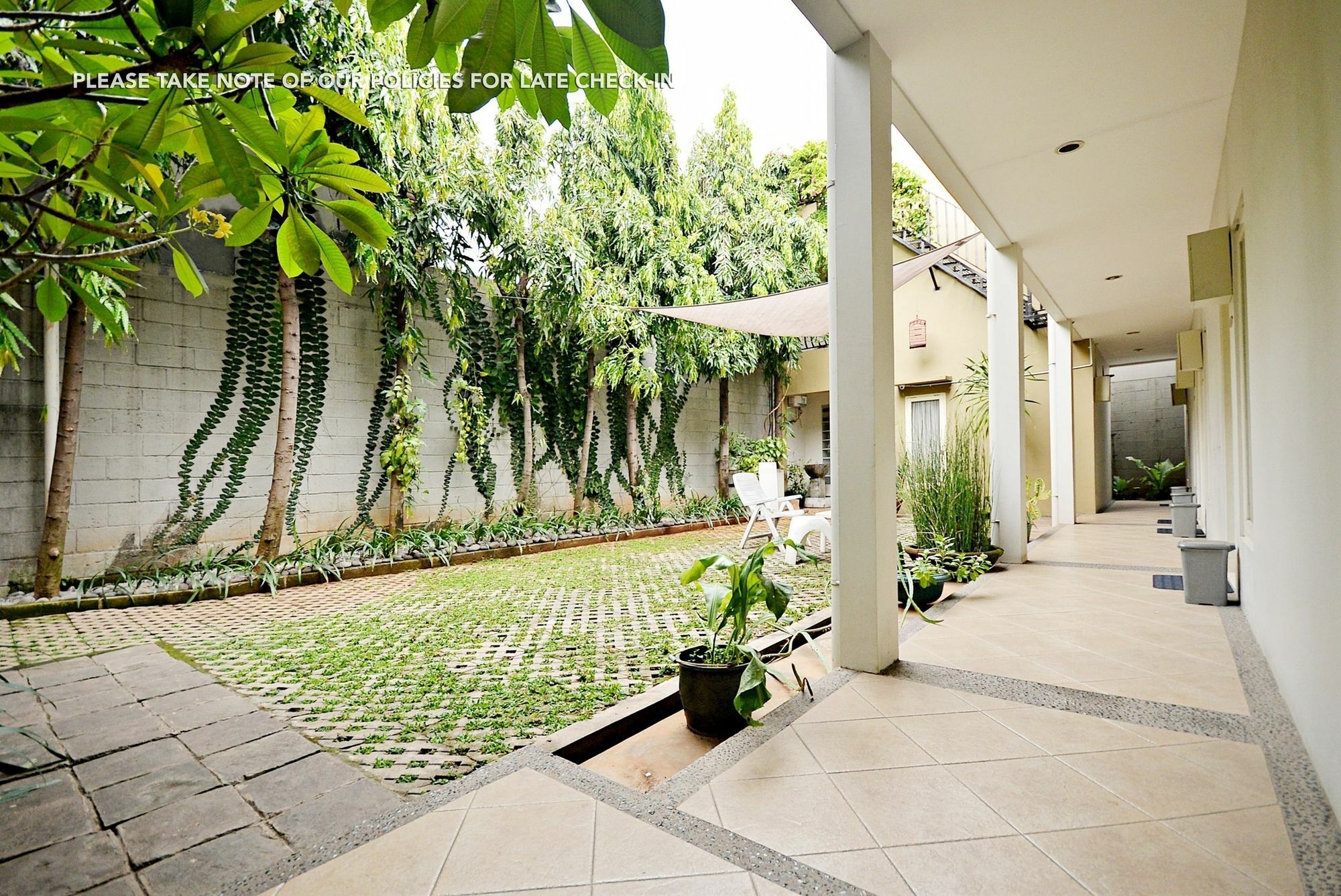 Zen Rooms Mampang Prapatan Джакарта Экстерьер фото