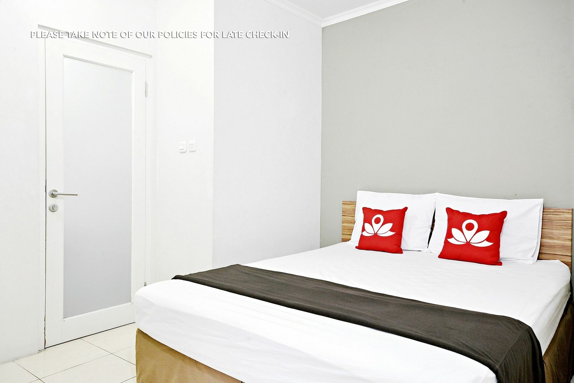 Zen Rooms Mampang Prapatan Джакарта Экстерьер фото