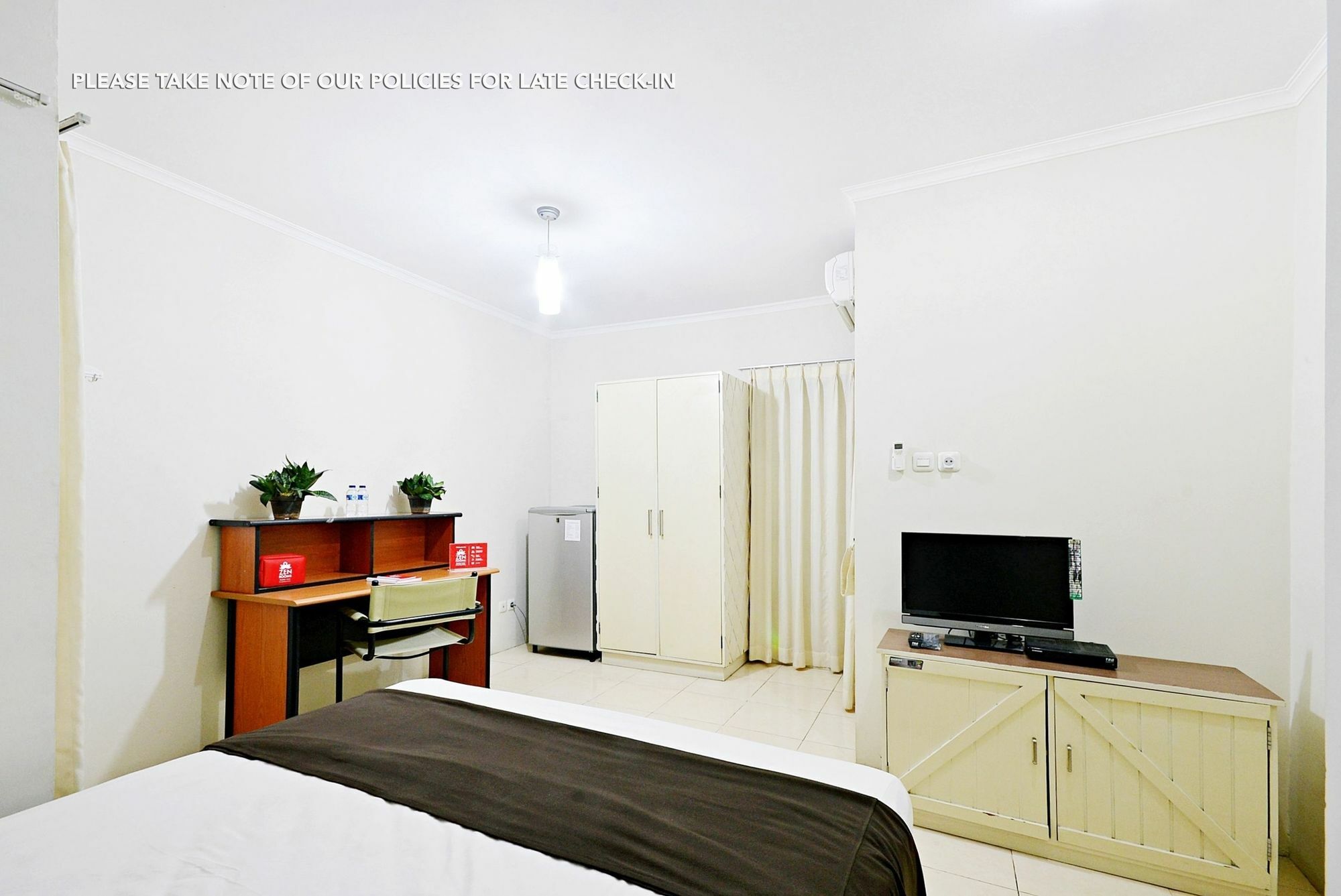 Zen Rooms Mampang Prapatan Джакарта Экстерьер фото